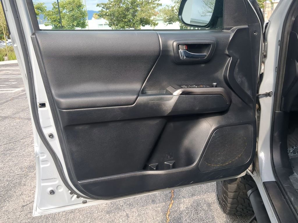 Used 2018 Toyota Tacoma TRD Sport RWD image 24