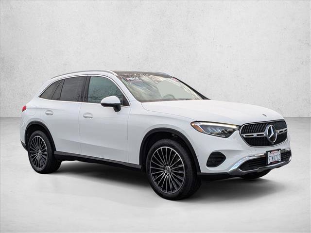 Used 2025 Mercedes-Benz GLC 300 image 3