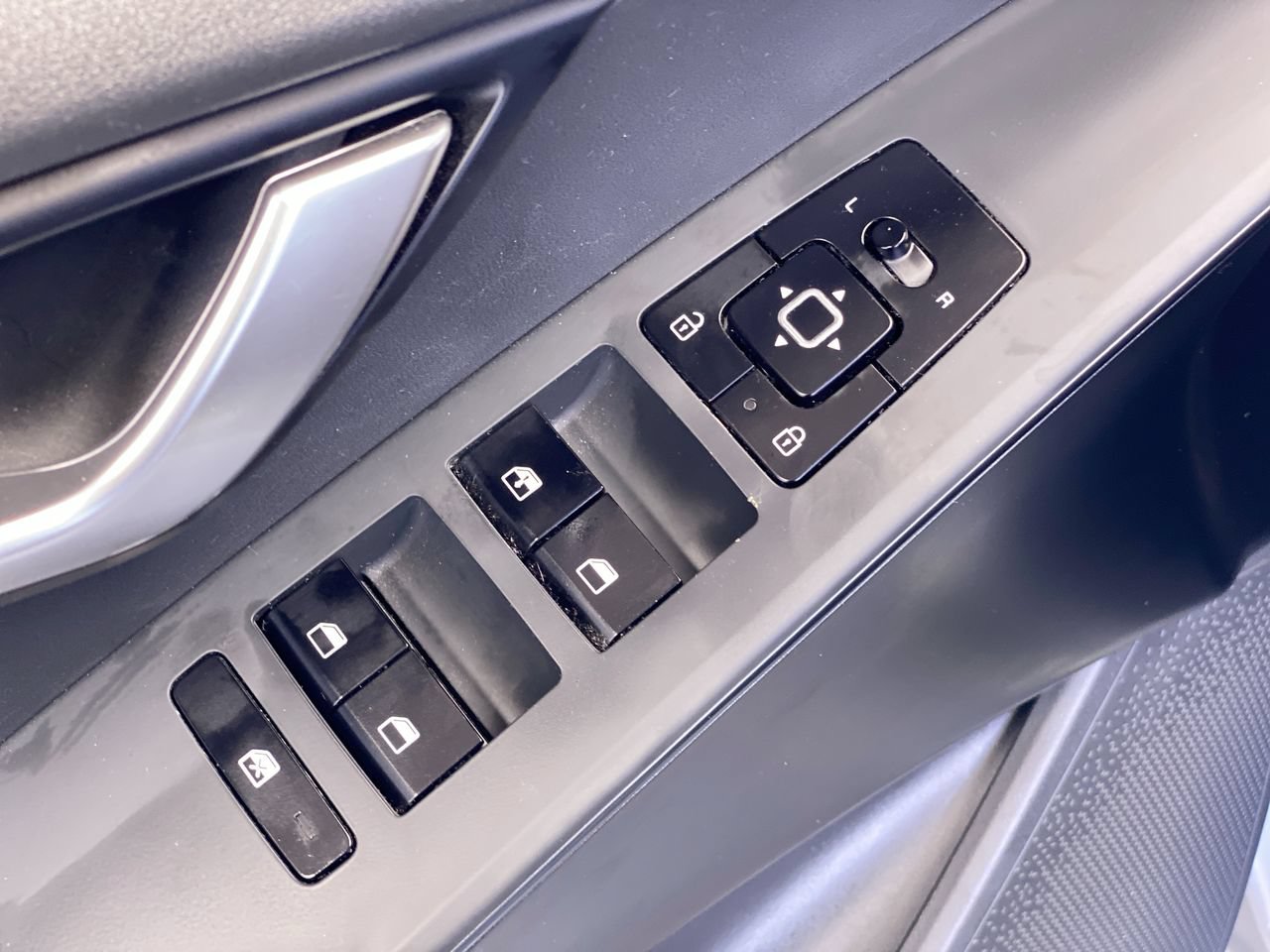 Certified 2025 Kia Niro LX FWD image 18