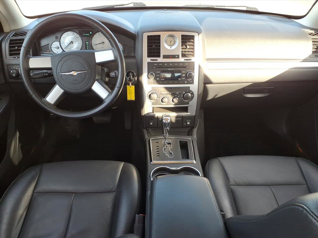 Used 2010 Chrysler 300 Touring w/ Comfort/Convenience Group image 8