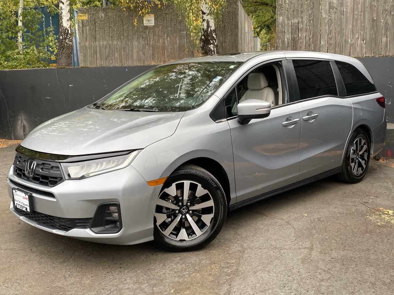 Used 2025 Honda Odyssey EX-L image 1