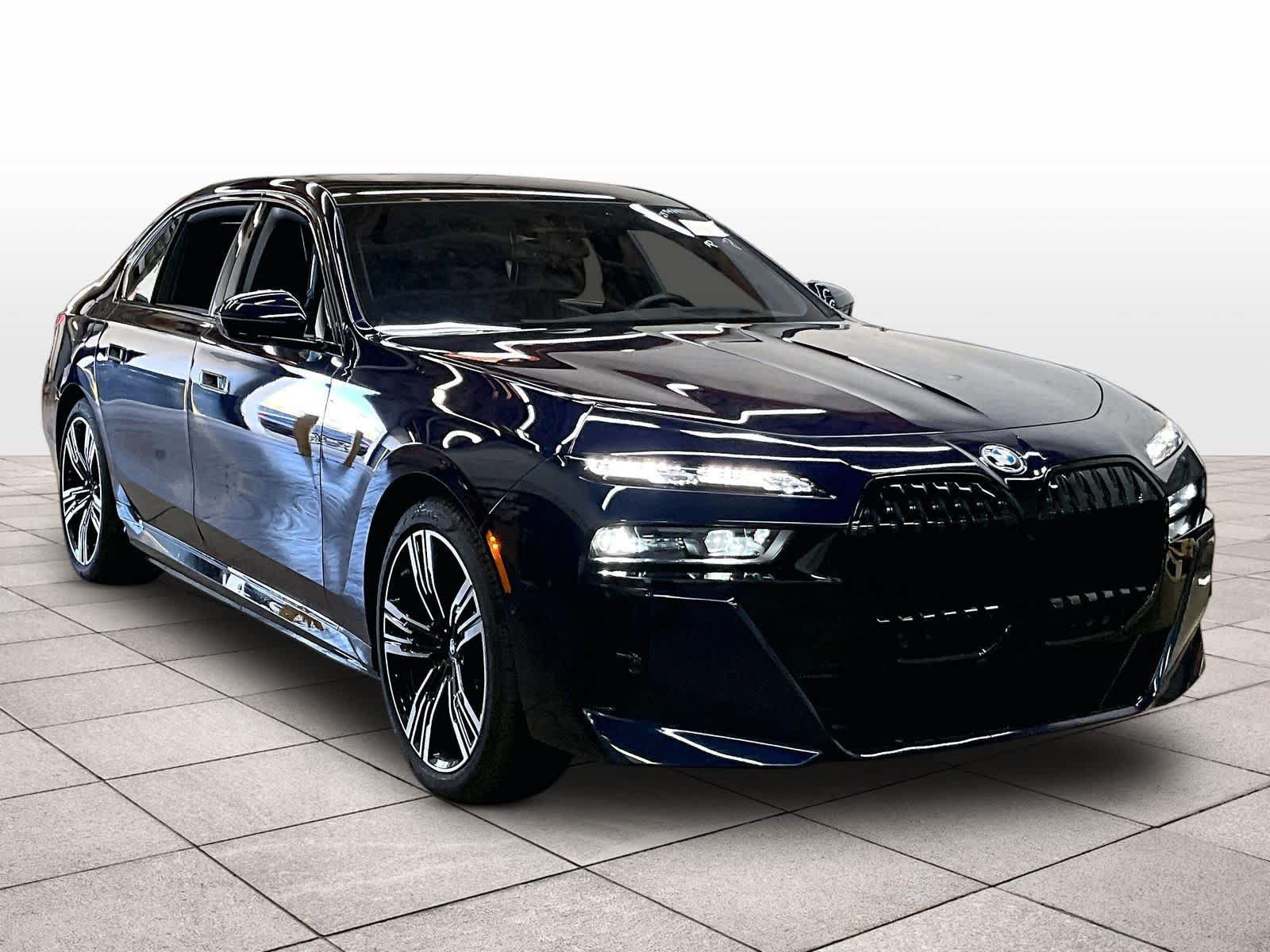 Used 2023 BMW i7 xDrive60 w/ Executive Package 2 AWD/4WD image 2