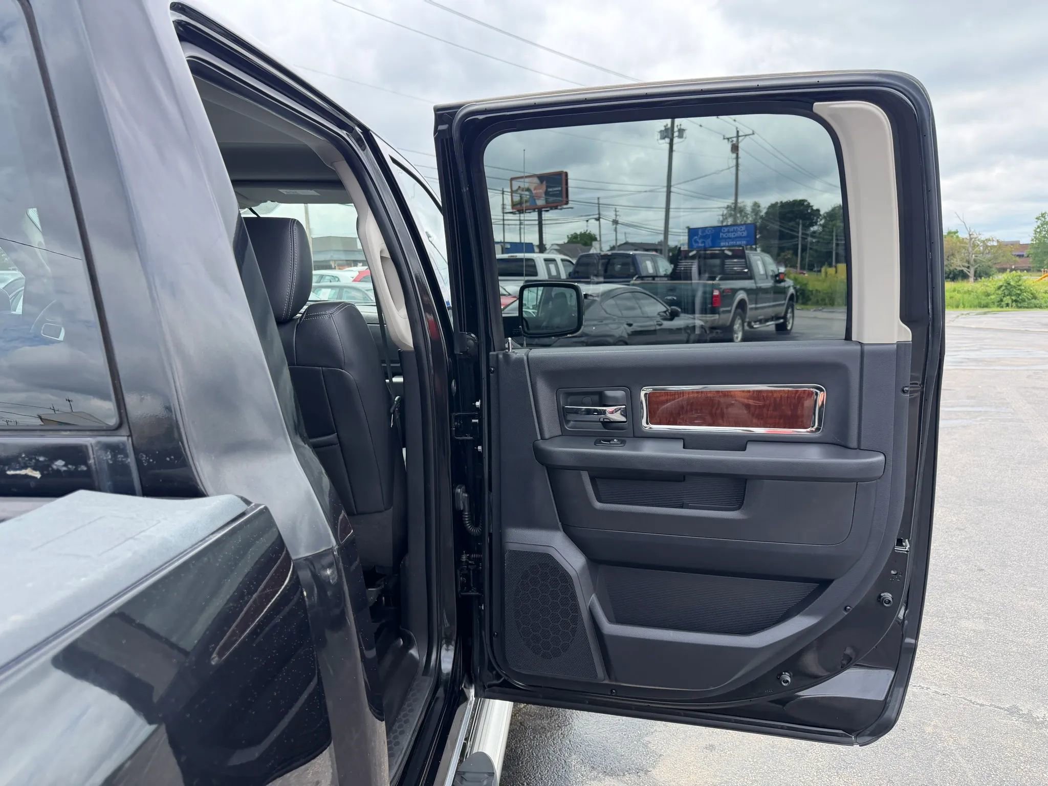 Used 2009 Dodge Ram 1500 Truck Laramie AWD/4WD image 36