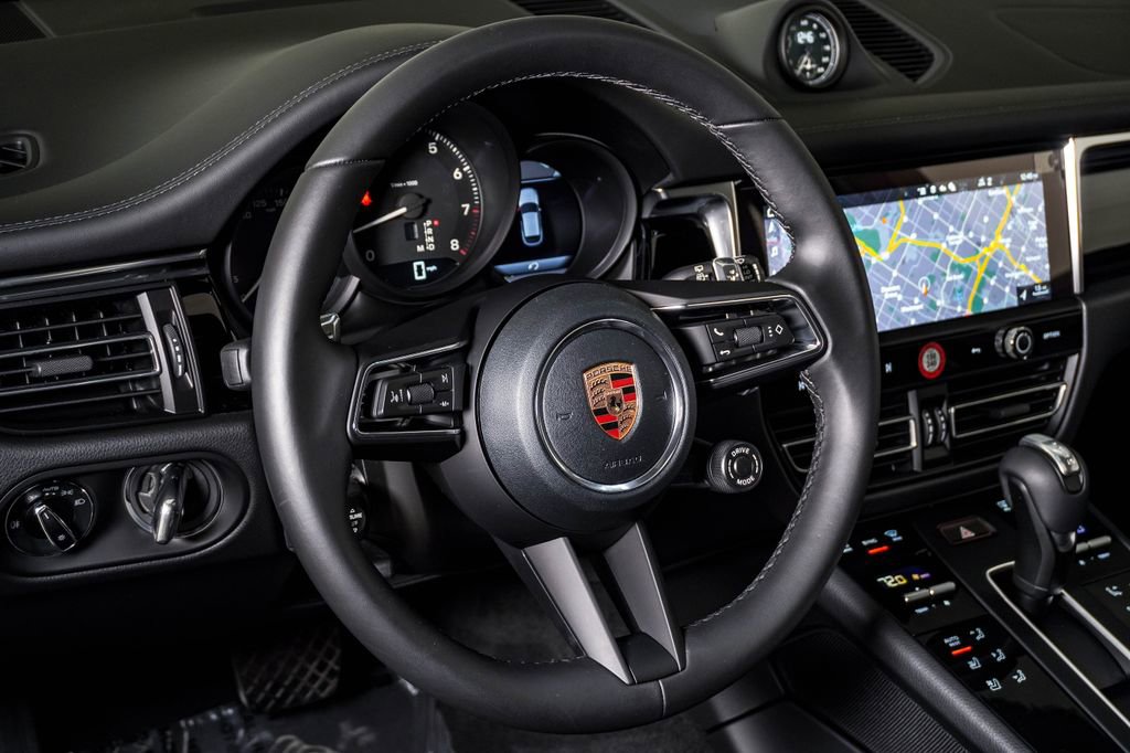 Certified 2026 Porsche Macan AWD/4WD image 18