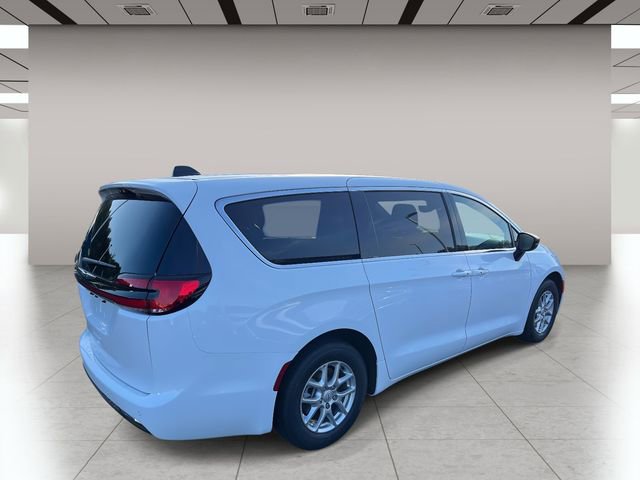 New 2026 Chrysler Pacifica Select FWD image 3