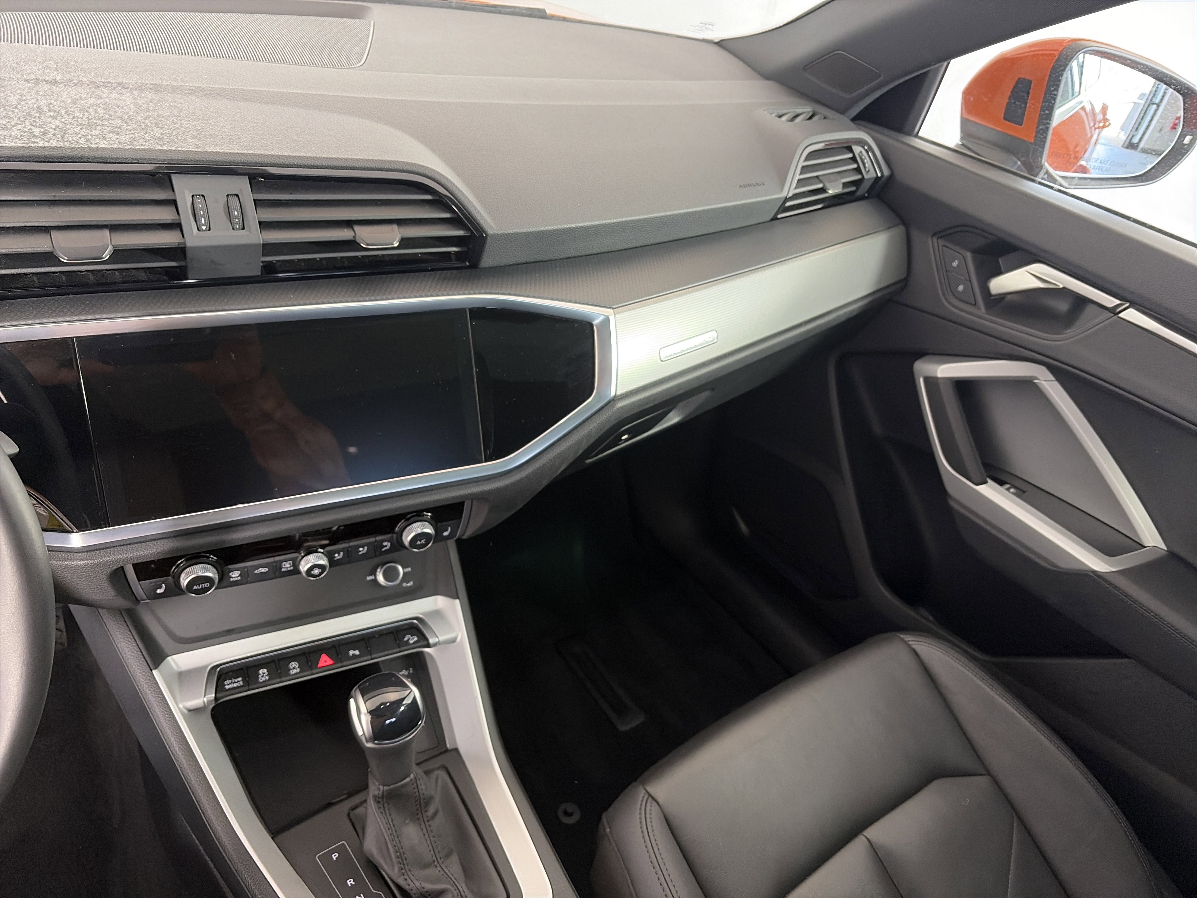 Used 2025 Audi Q3 2.0T Premium image 4