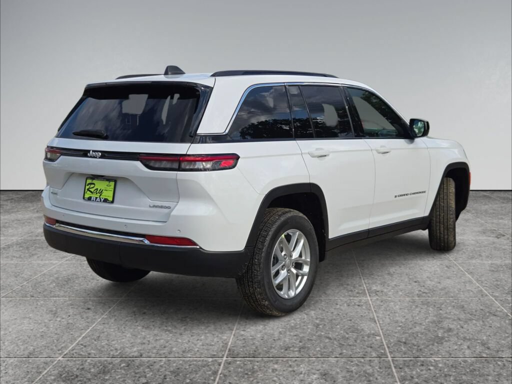 New 2026 Jeep Grand Cherokee Laredo AWD/4WD image 4