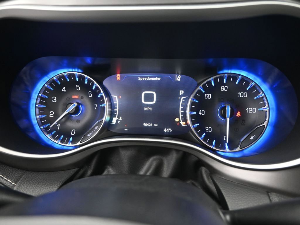 Used 2021 Chrysler Pacifica Touring-L image 15