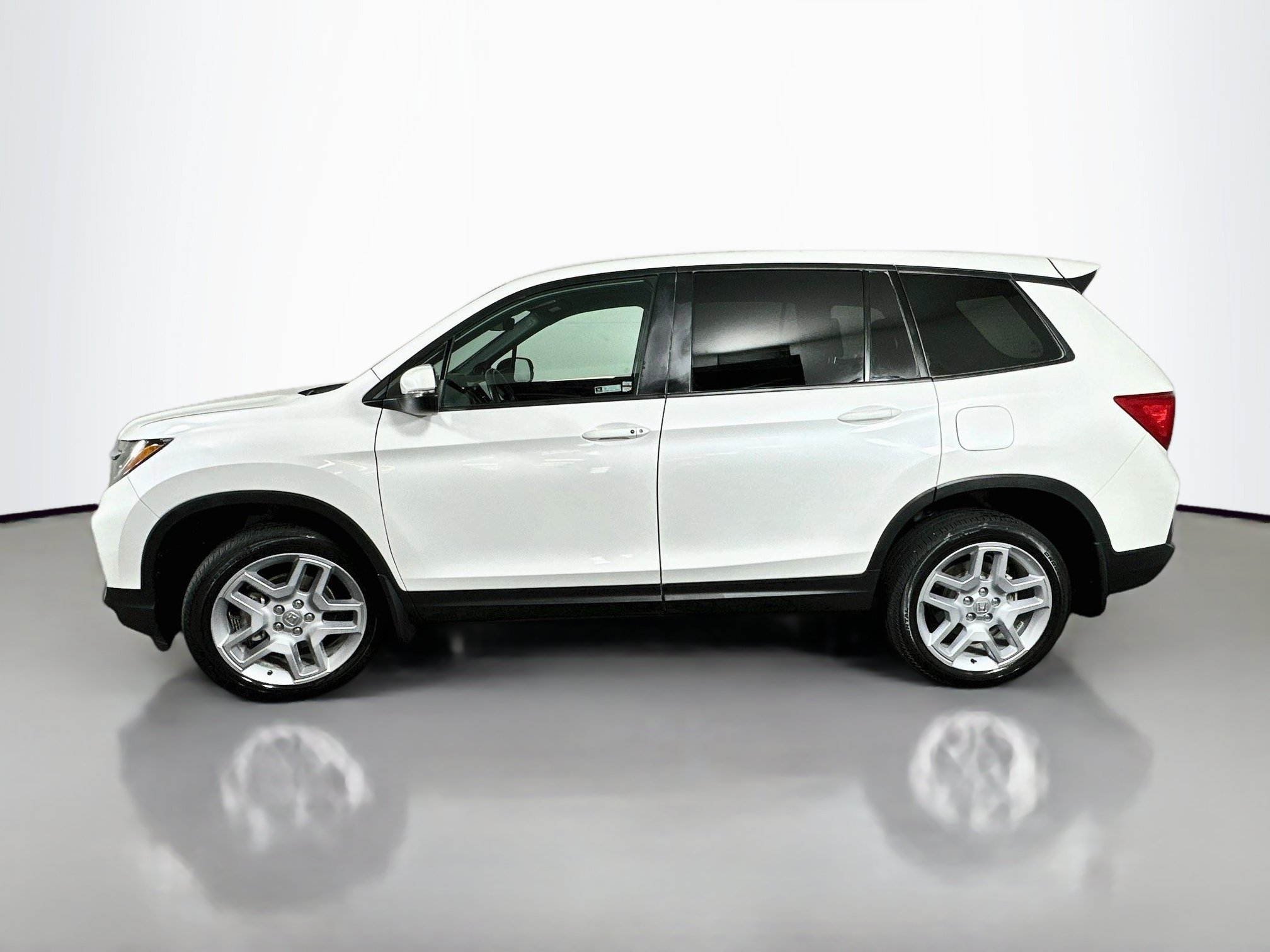 Used 2024 Honda Passport EX-L image 4