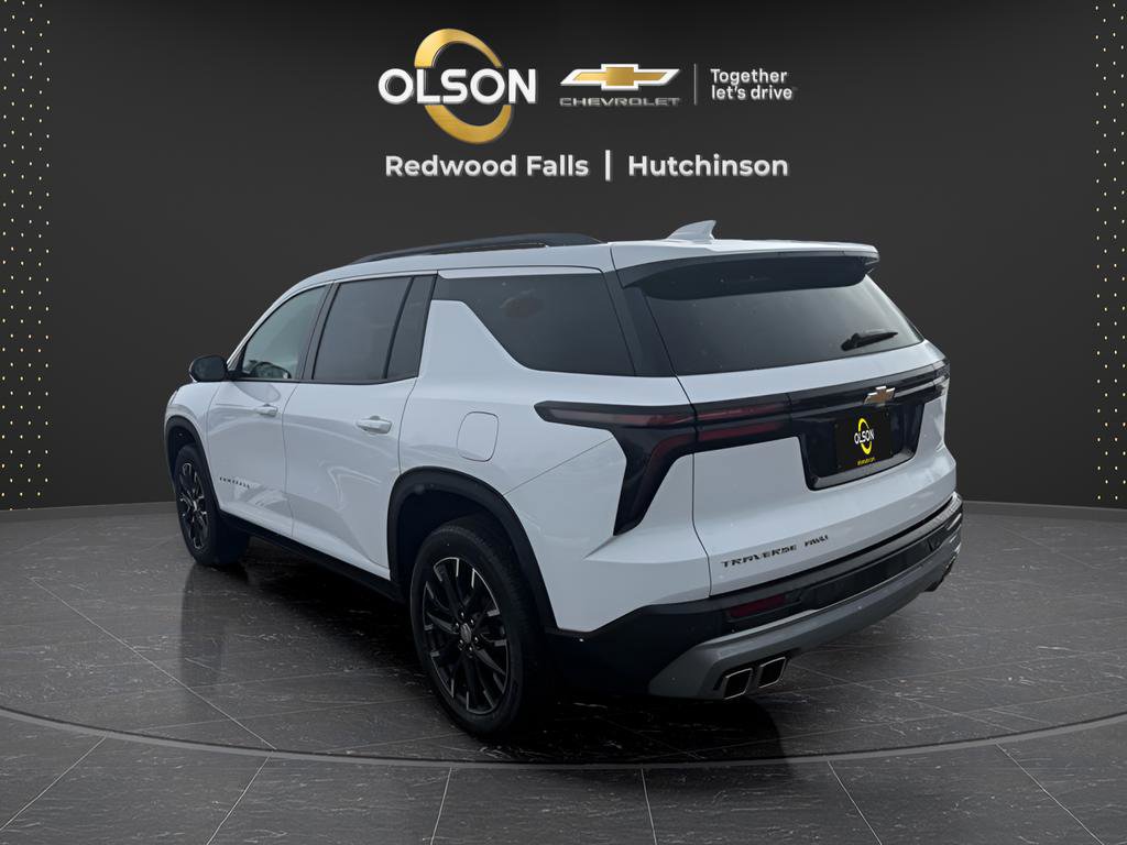 Used 2025 Chevrolet Traverse LT w/ Sun and Wheel Package image 3