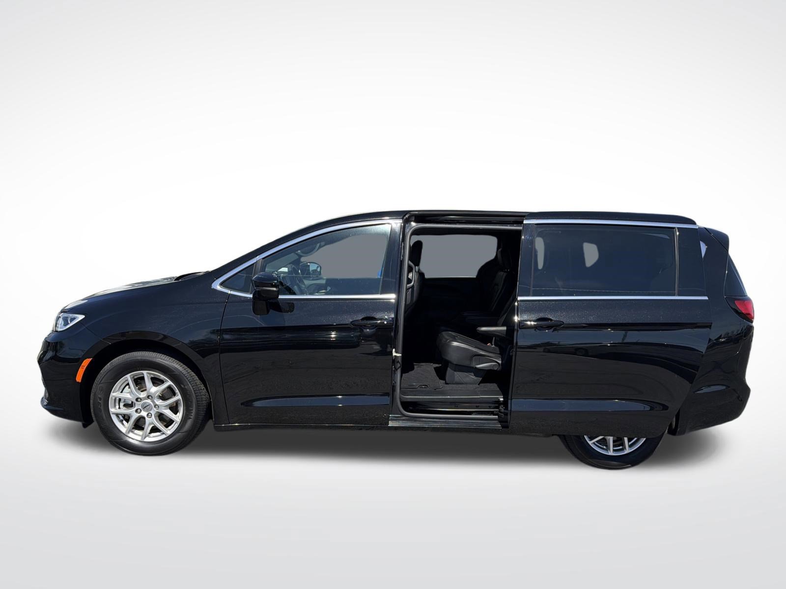 Used 2025 Chrysler Pacifica Select FWD image 19