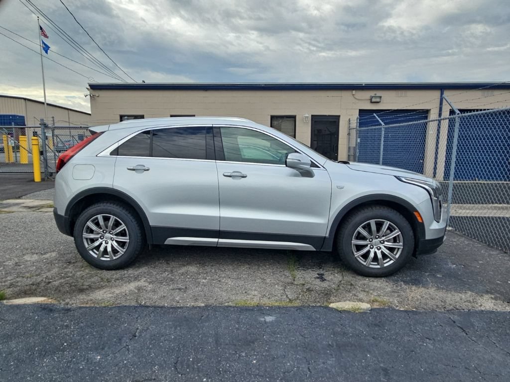 Used 2022 Cadillac XT4 Premium Luxury w/ Safety Alert Package FWD image 5