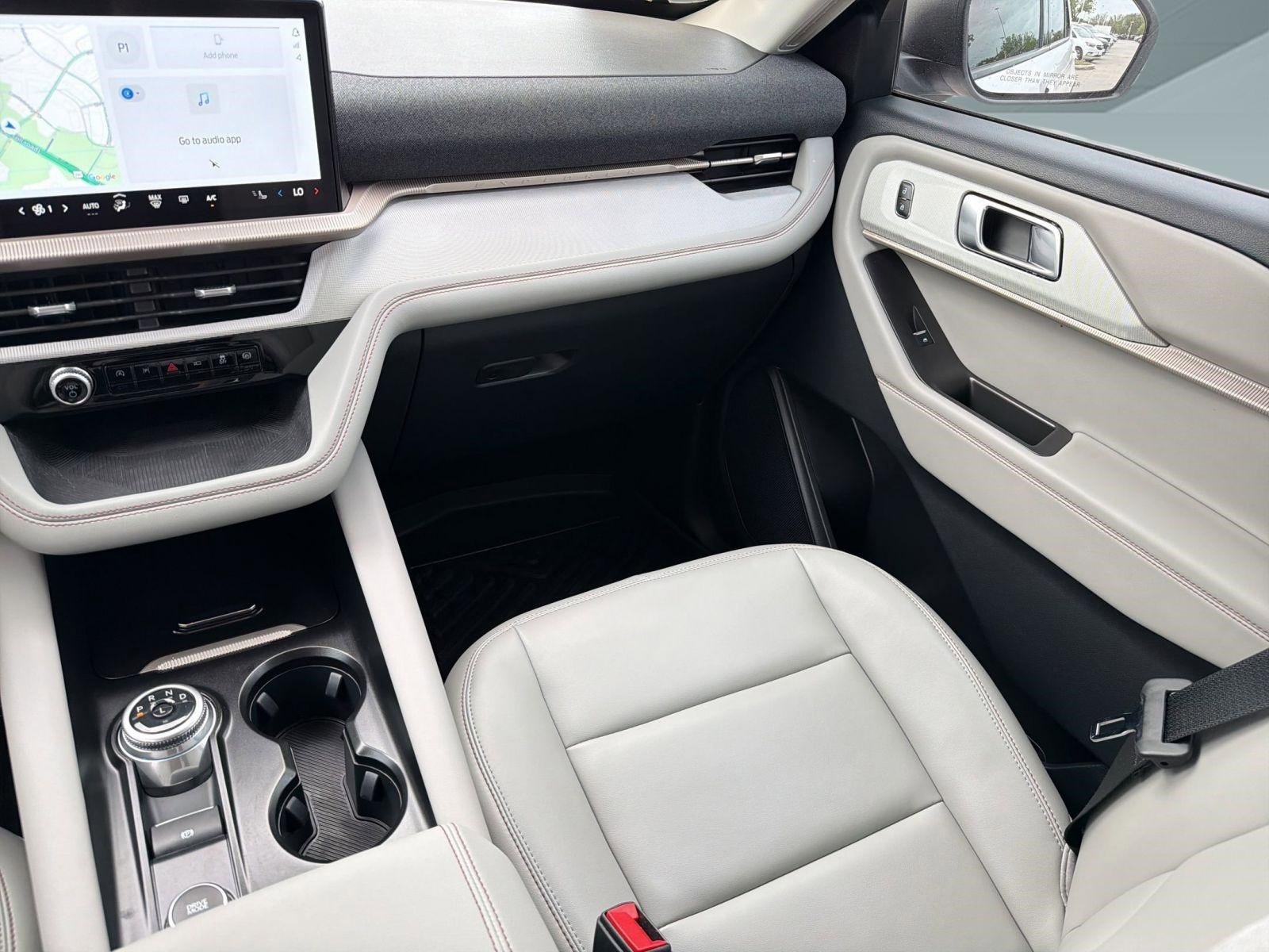 Used 2025 Ford Explorer Active w/ Active Comfort Package image 28