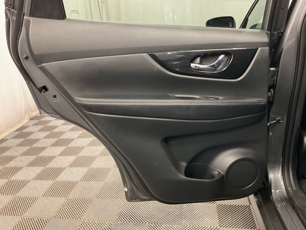 Used 2018 Nissan Rogue SL AWD/4WD image 34