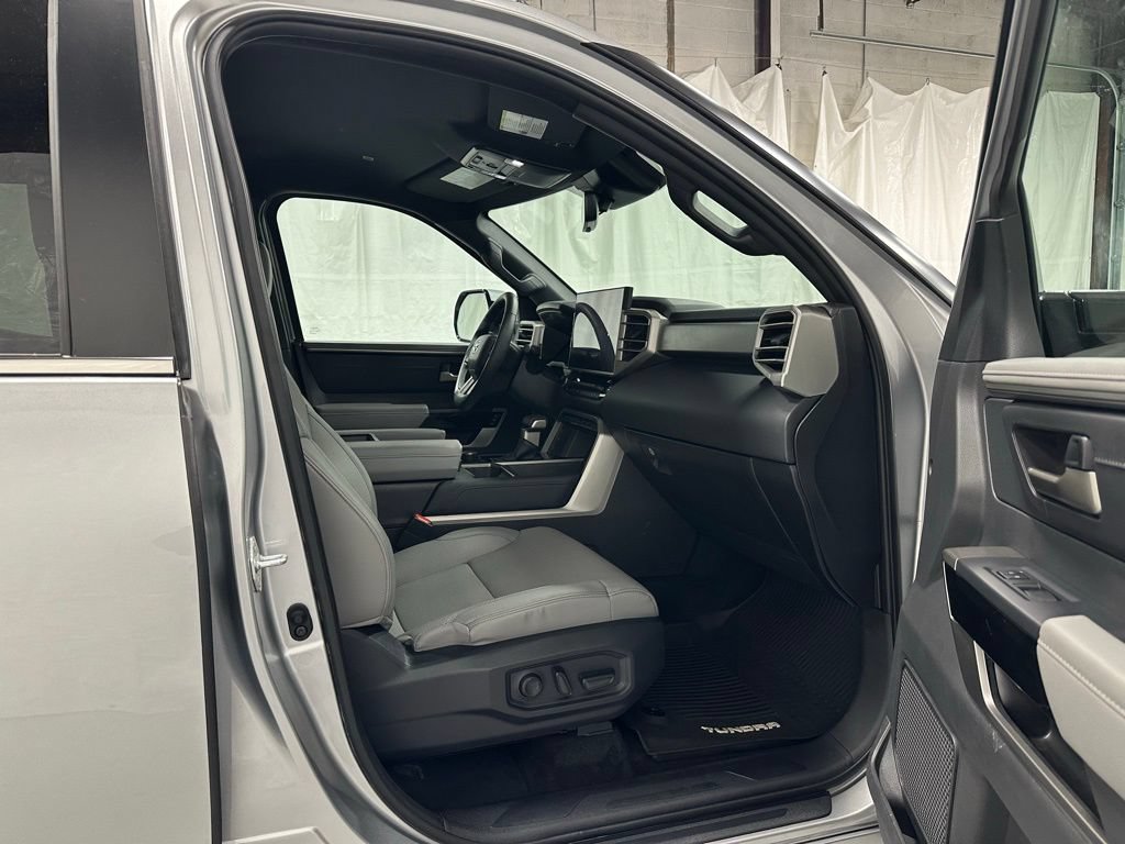 Used 2025 Toyota Tundra Limited AWD/4WD image 57