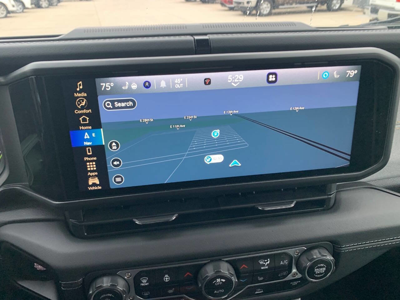 Used 2025 Jeep Wrangler Unlimited Sahara image 4