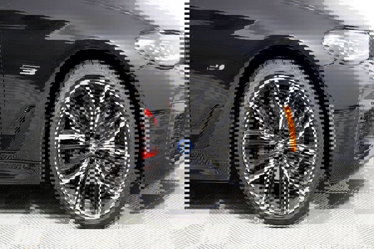 Used 2023 BMW 530e 530e w/ M Sport Package image 41