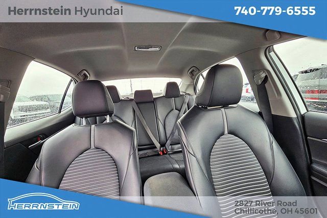 Used 2023 Toyota Camry SE image 11