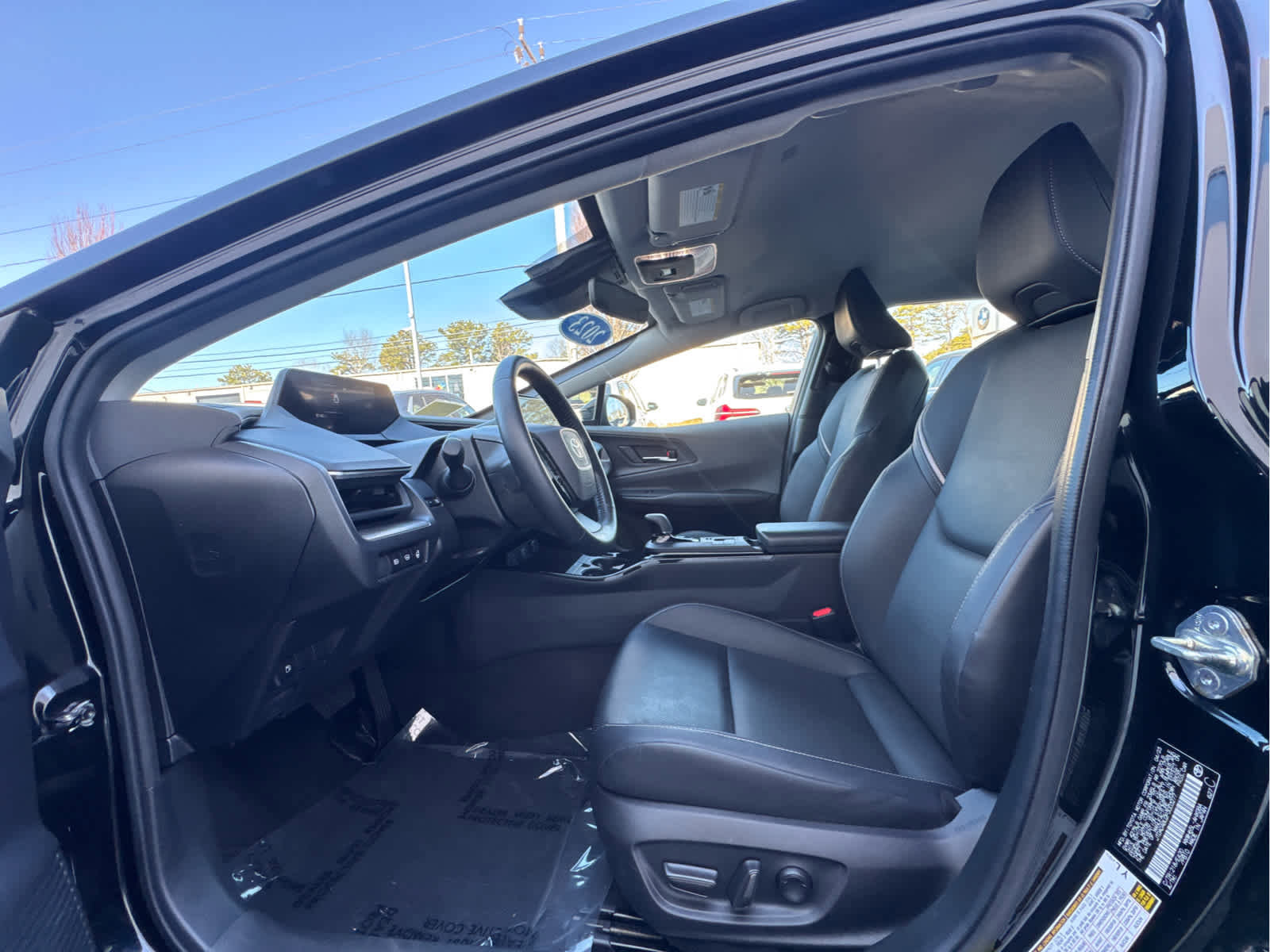 Used 2023 Toyota Prius XLE image 11