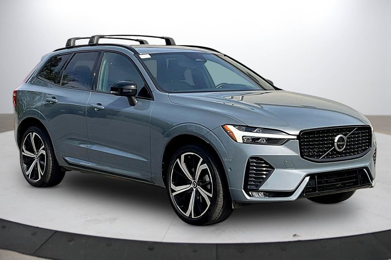 Used 2022 Volvo XC60 B5 R-Design w/ Advanced Package image 2