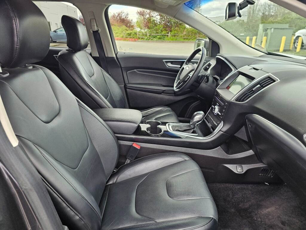 Used 2017 Ford Edge Titanium w/ Technology Package image 11
