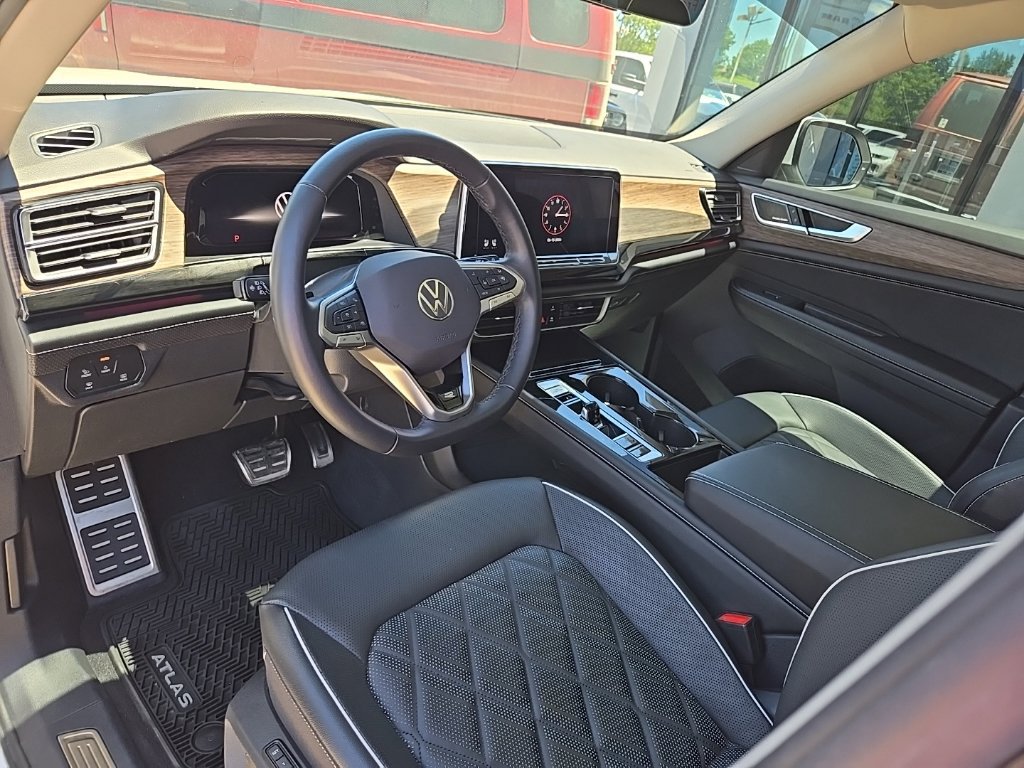Used 2024 Volkswagen Atlas SEL Premium R-Line AWD/4WD image 38