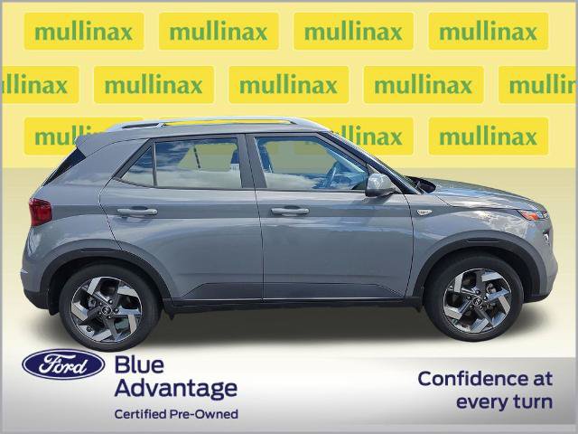 Used 2023 Hyundai Venue SEL FWD video 2