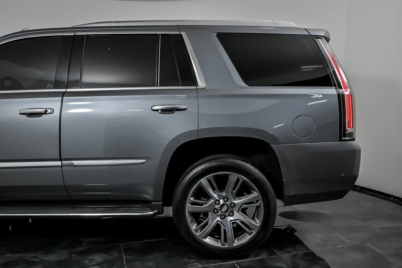 Used 2019 Cadillac Escalade Luxury AWD/4WD image 7