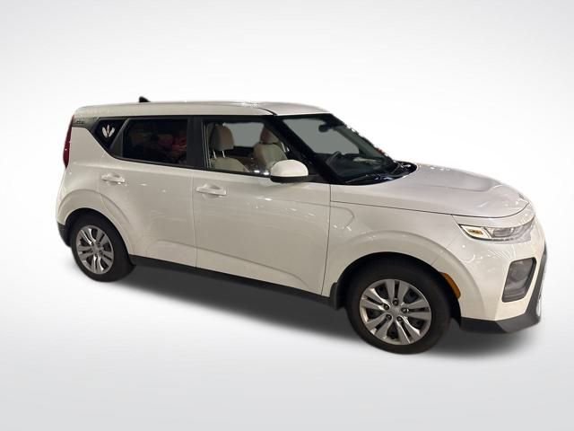 Used 2022 Kia Soul LX image 3