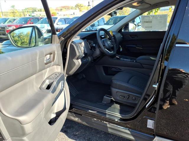 Certified 2025 Nissan Pathfinder SV image 12