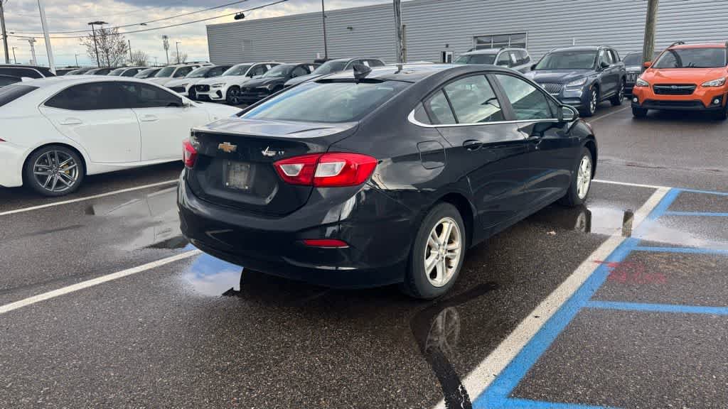 Used 2017 Chevrolet Cruze LT w/ Convenience Package FWD image 5
