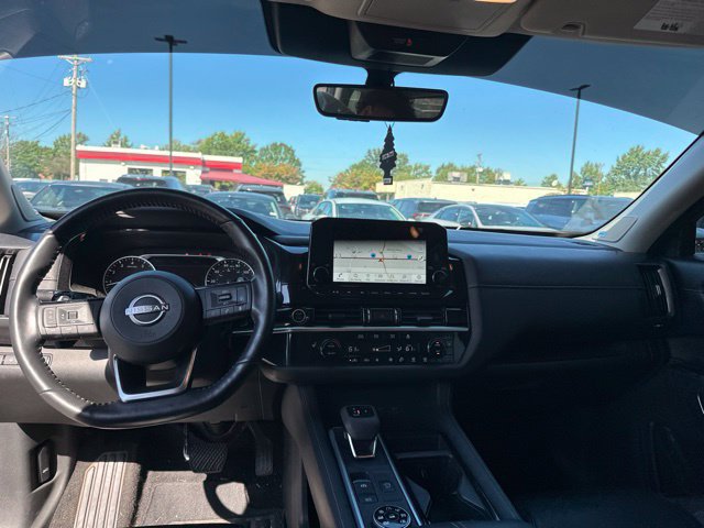 Used 2024 Nissan Pathfinder SL w/ SL Premium Package AWD/4WD image 3