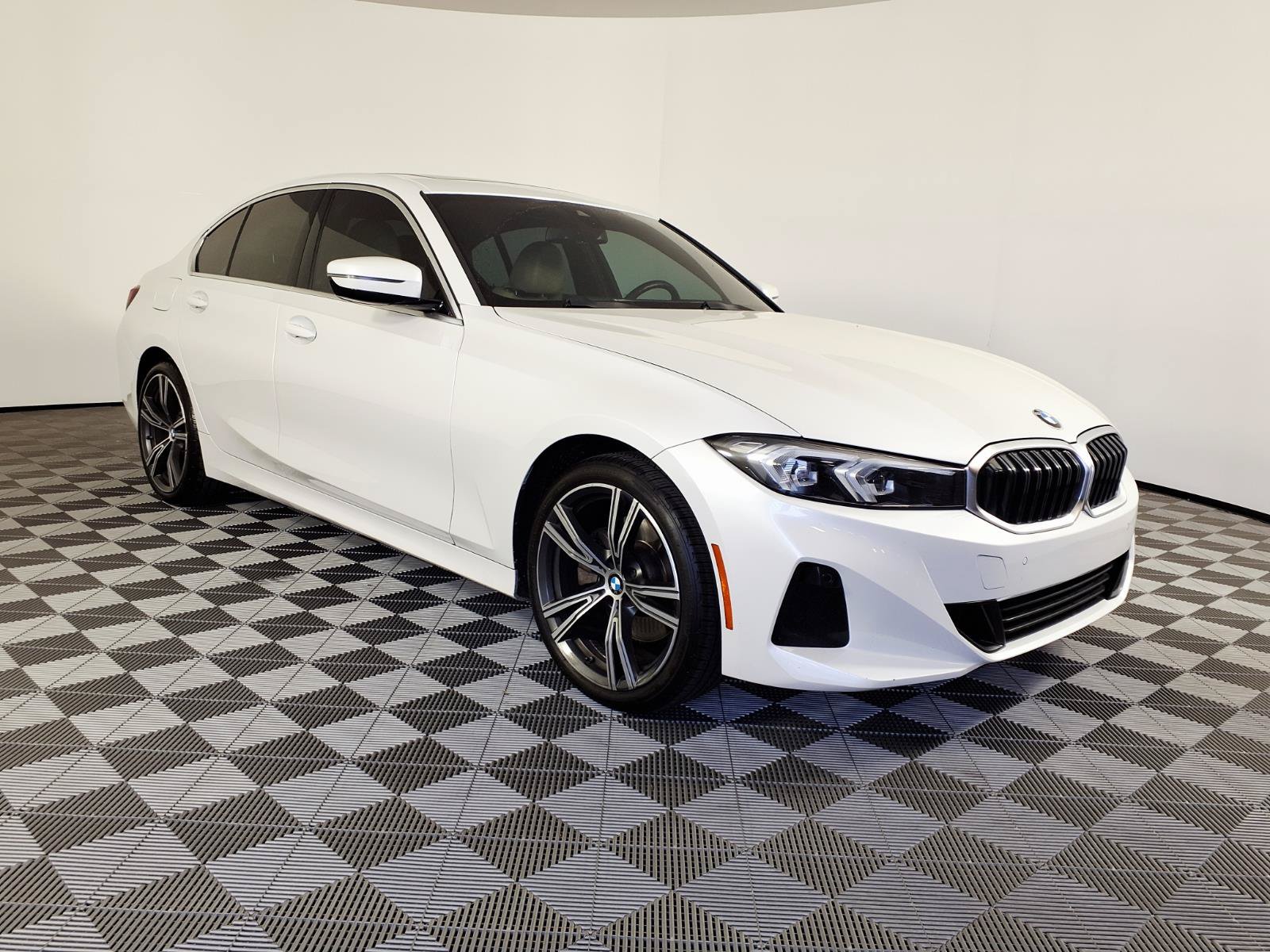 Used 2024 BMW 330i xDrive Sedan w/ Premium Package AWD/4WD image 3