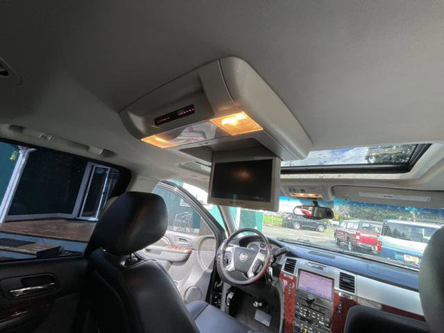 Used 2014 Cadillac Escalade Premium image 19