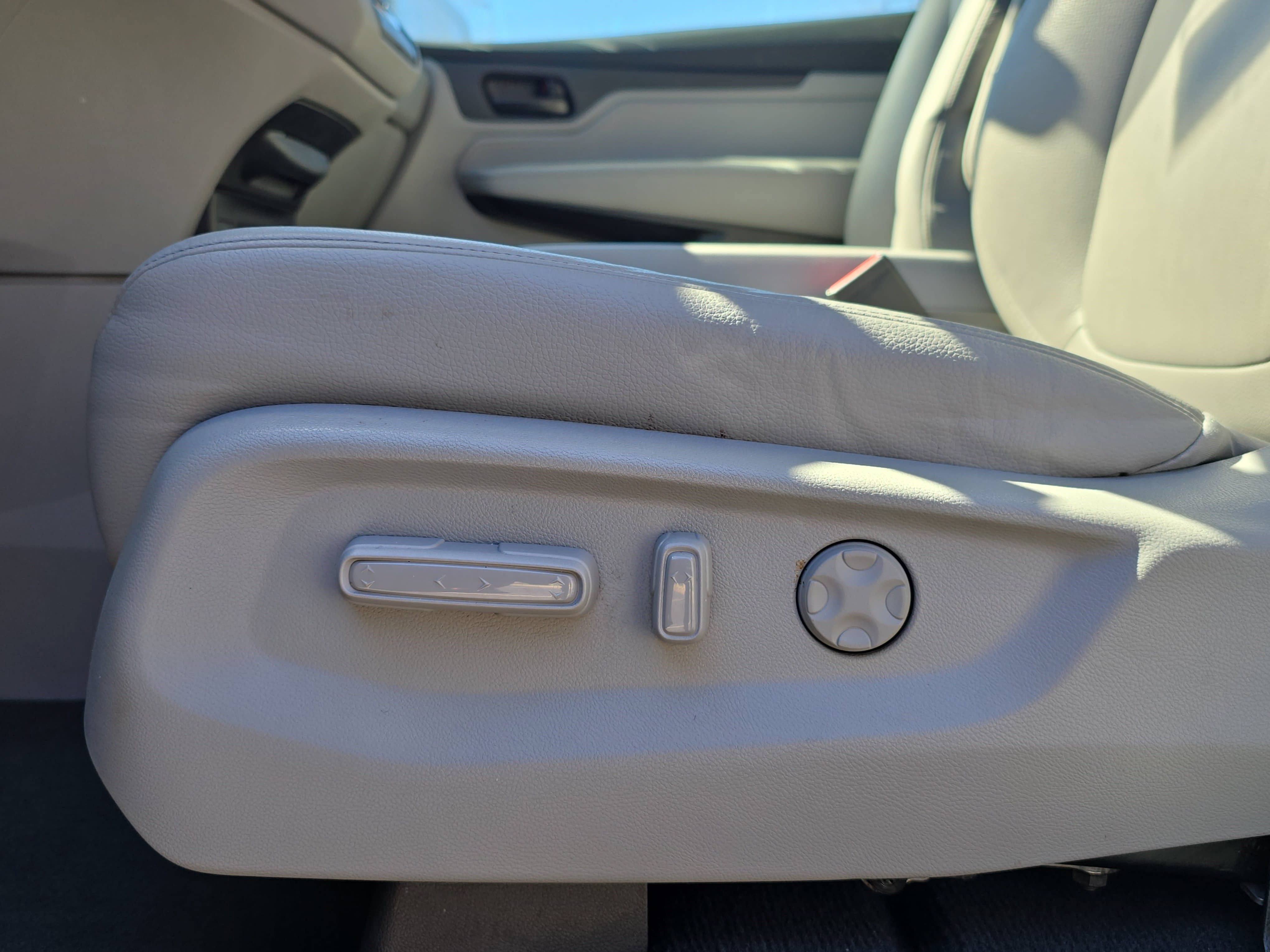 Used 2023 Honda Odyssey EX-L image 31