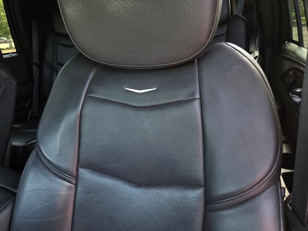 Used 2018 Cadillac Escalade Platinum AWD/4WD image 17
