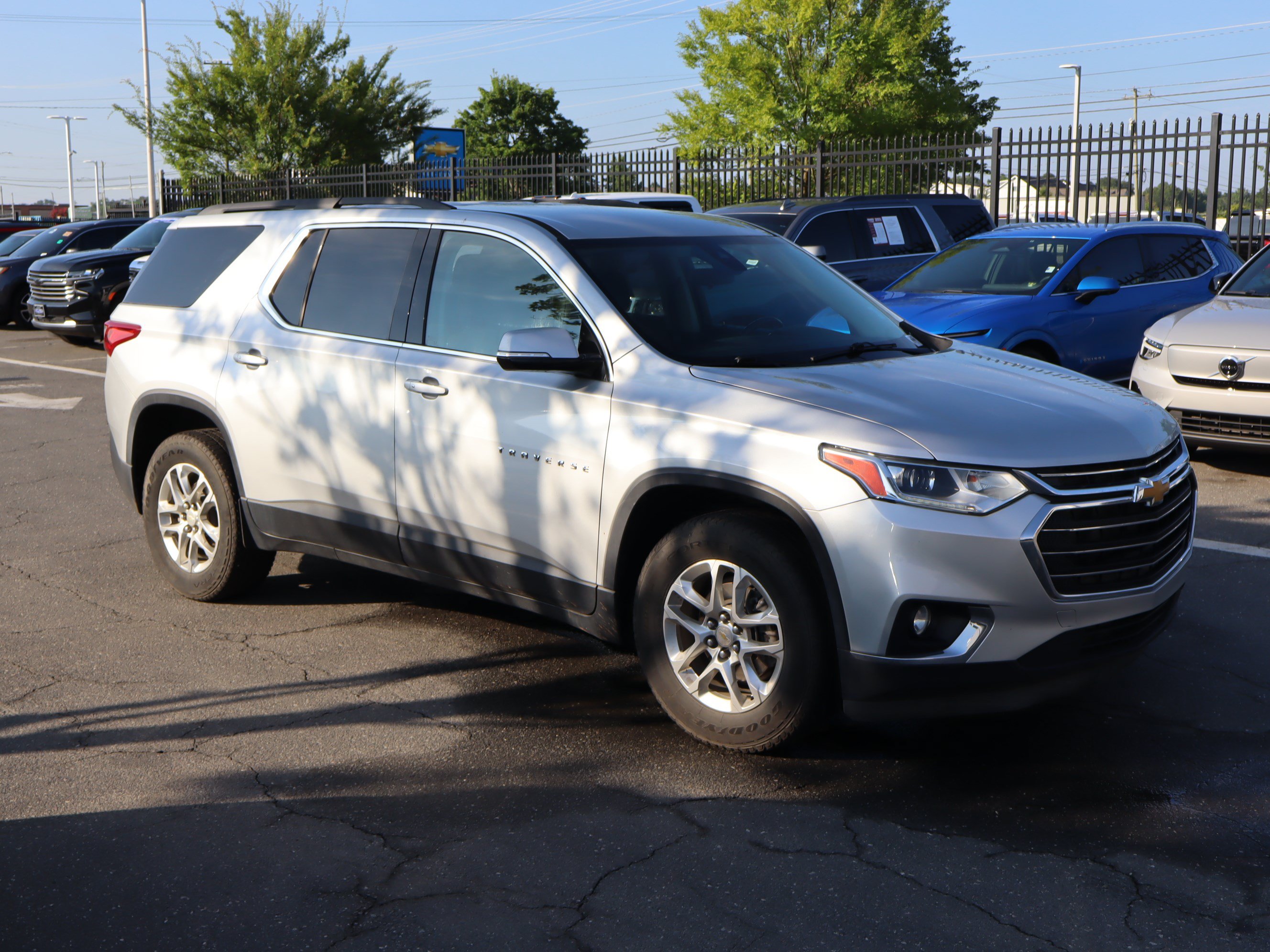 Used 2020 Chevrolet Traverse LT FWD image 14