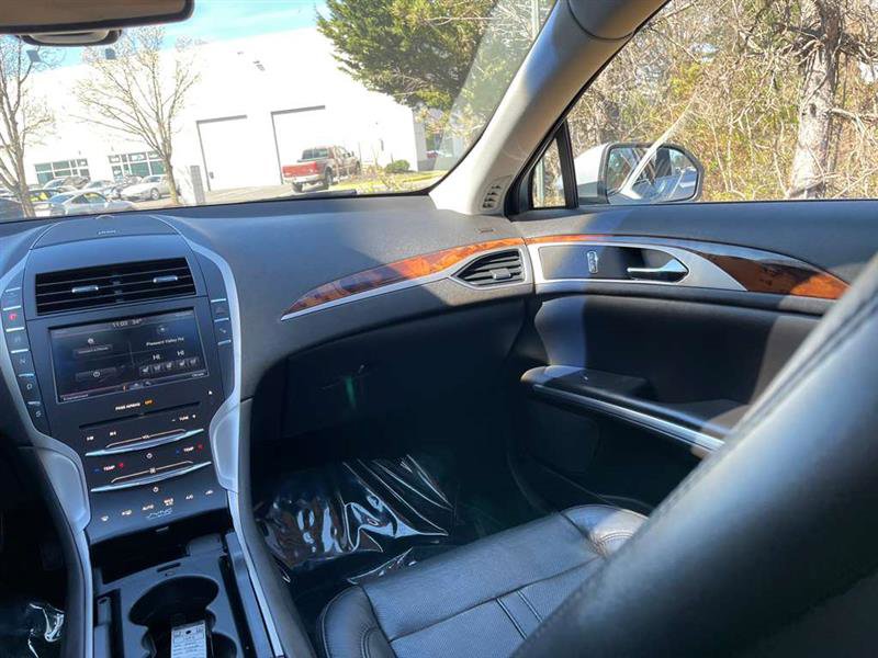 Used 2013 Lincoln MKZ image 44