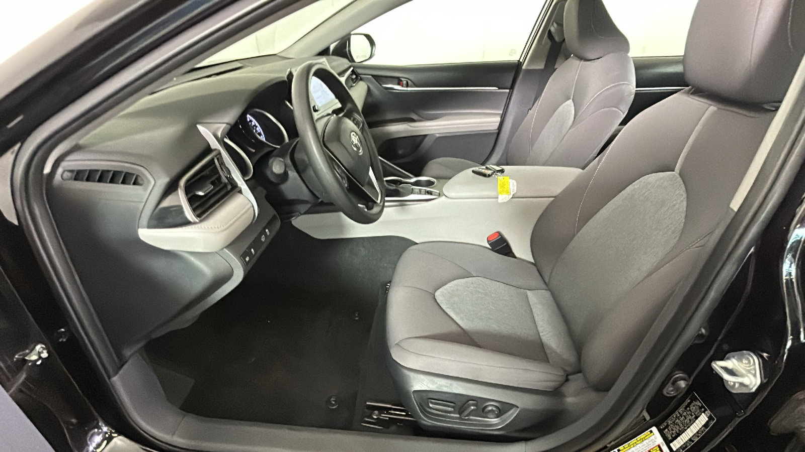 Used 2023 Toyota Camry LE FWD image 11