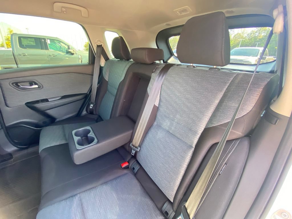 Used 2023 Nissan Rogue SV FWD image 24