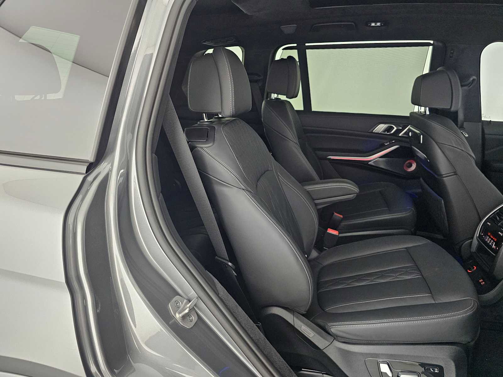 Used 2024 BMW X7 M60i w/ Executive Package image 12