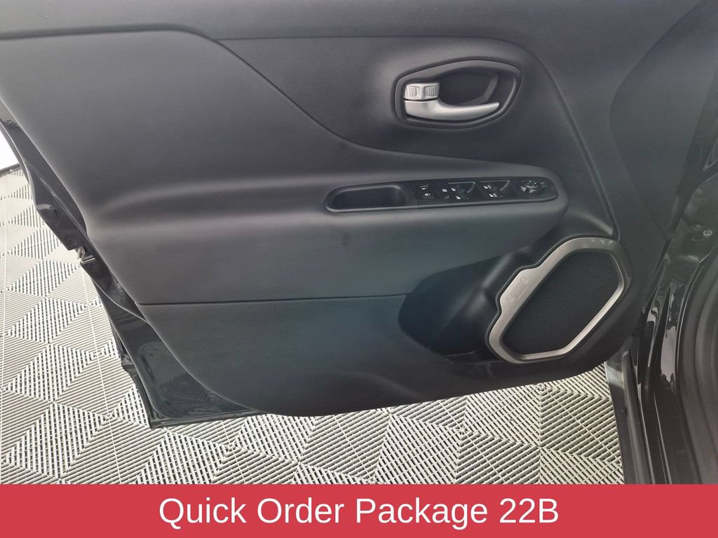 Used 2023 Jeep Renegade Latitude w/ Premium Group AWD/4WD image 12