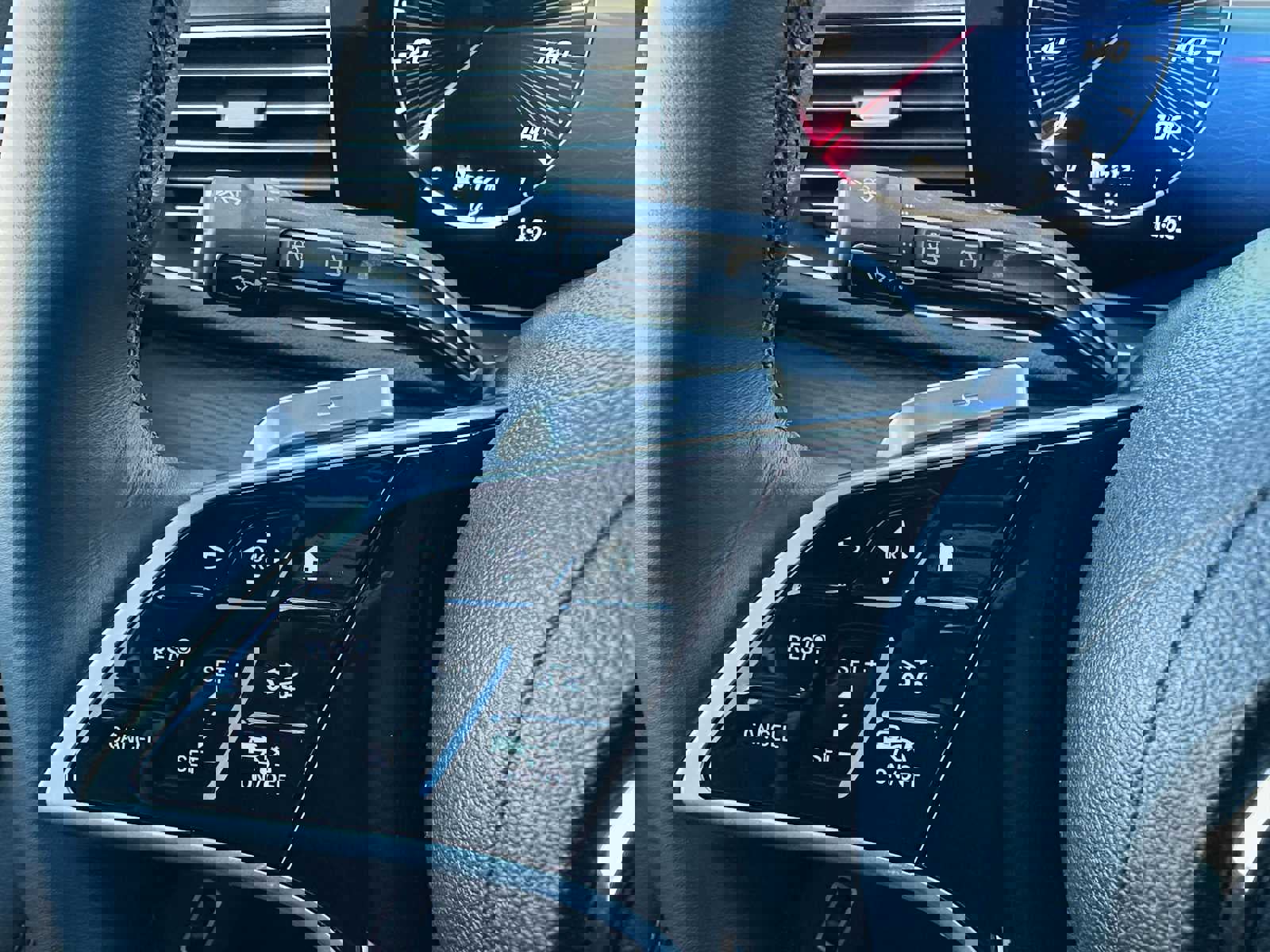 Used 2026 Mercedes-Benz GLE 450 4MATIC image 36