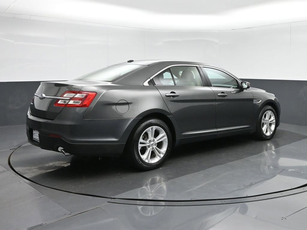 Used 2018 Ford Taurus SE image 7