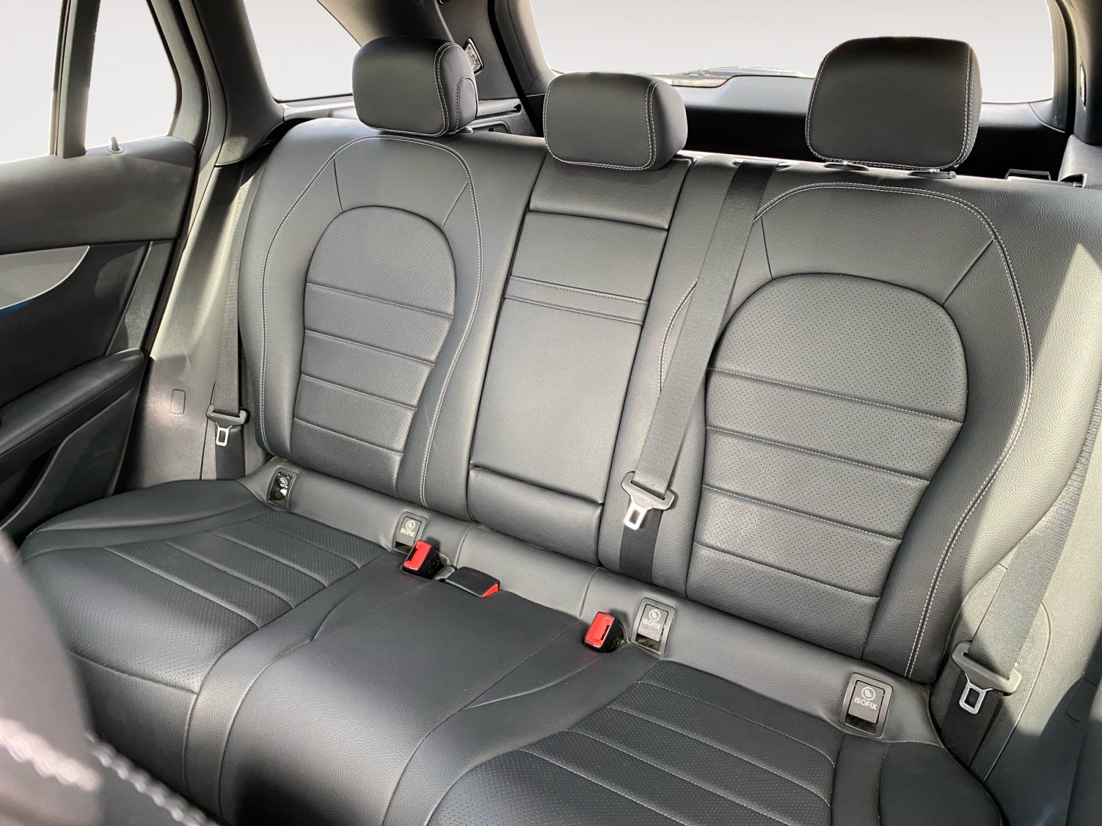 Used 2019 Mercedes-Benz GLC 300 4MATIC w/ Premium Package image 16