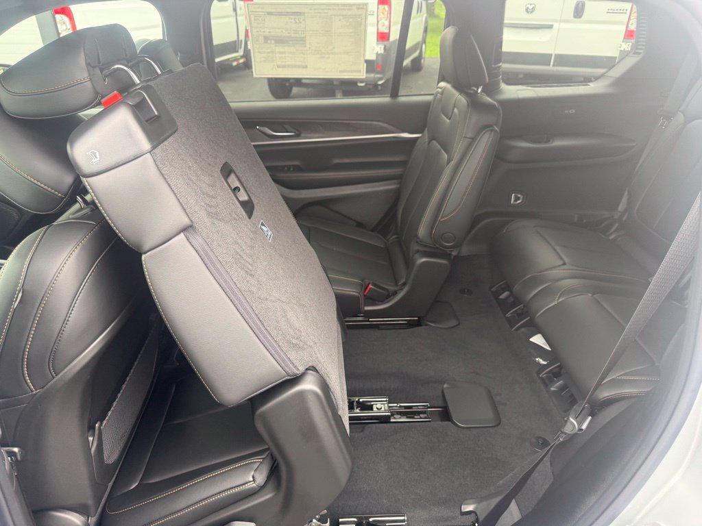 New 2026 Jeep Grand Cherokee L Limited AWD/4WD image 37