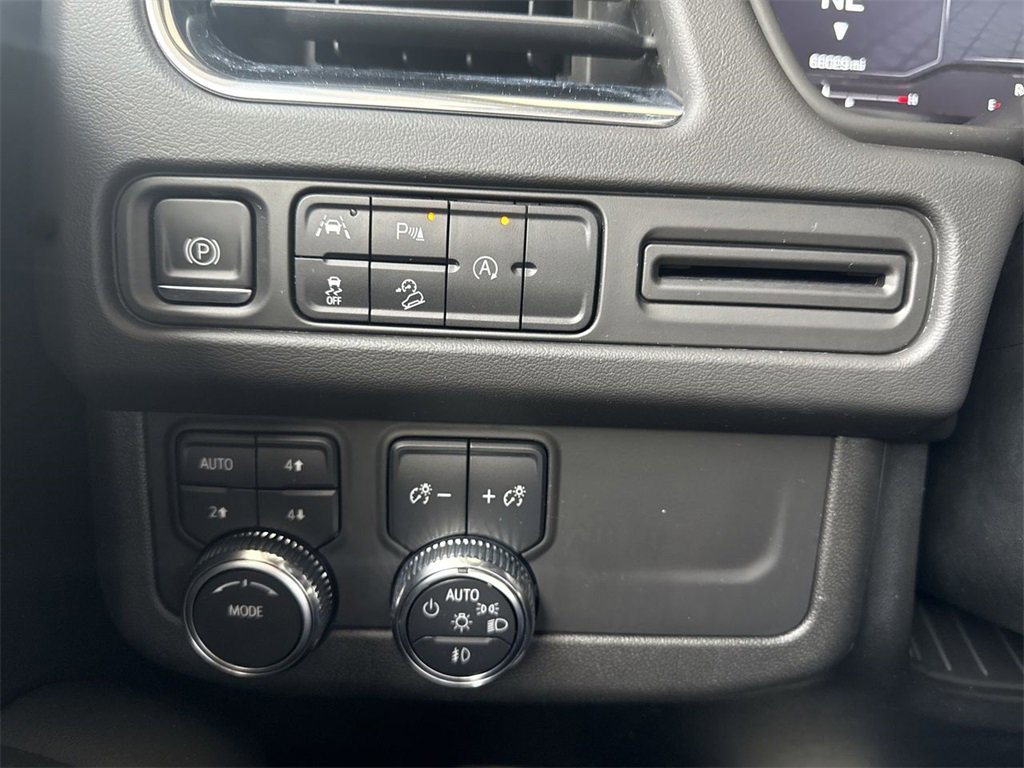 Certified 2023 GMC Yukon XL AT4 image 18