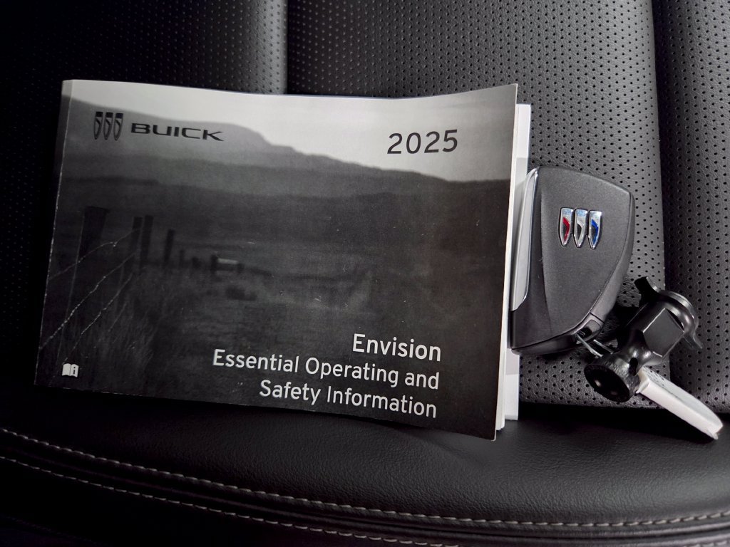 Certified 2025 Buick Envision Preferred AWD/4WD image 39