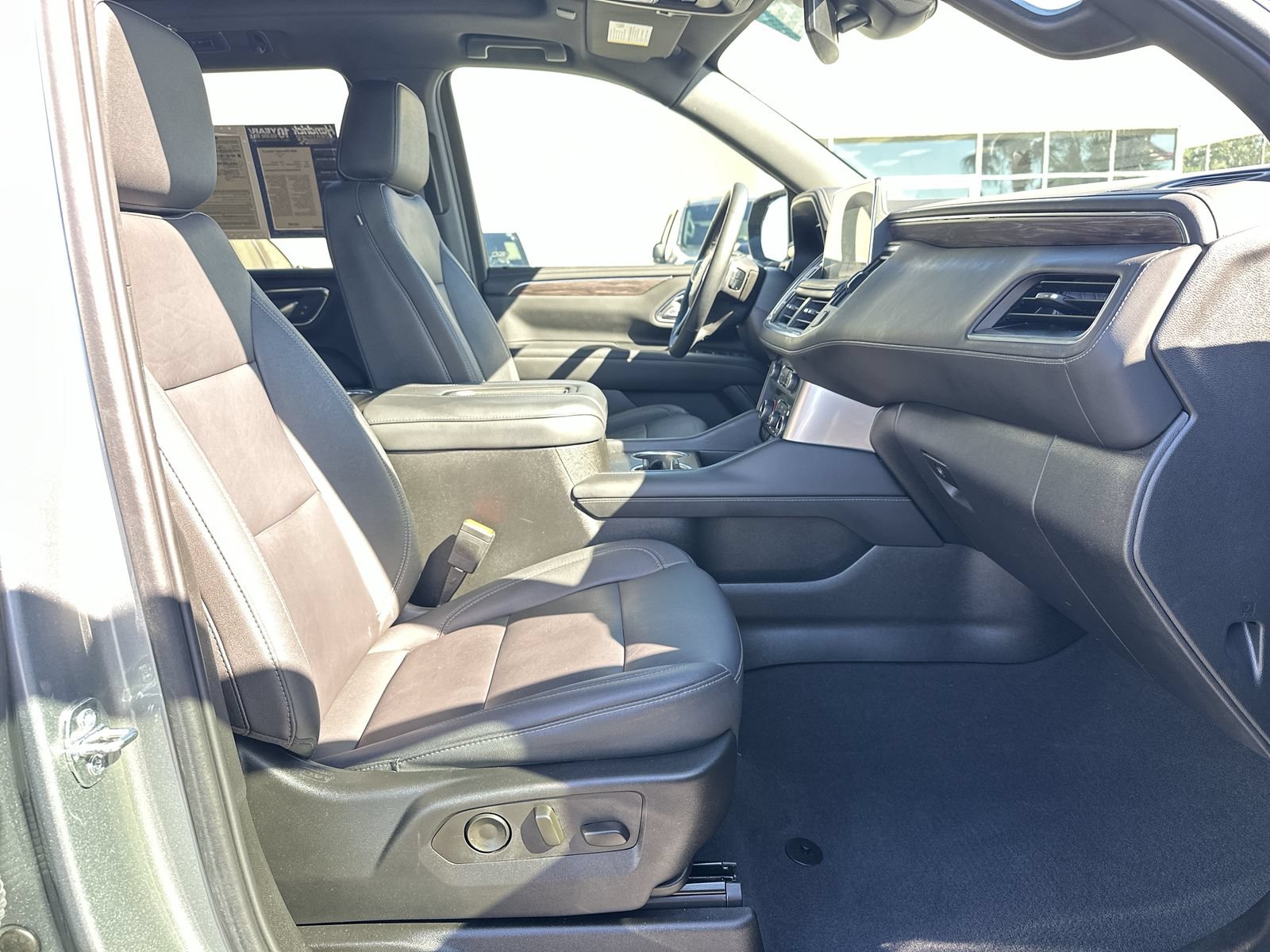 Used 2024 Chevrolet Tahoe LT w/ LT Signature Plus Package AWD/4WD image 22