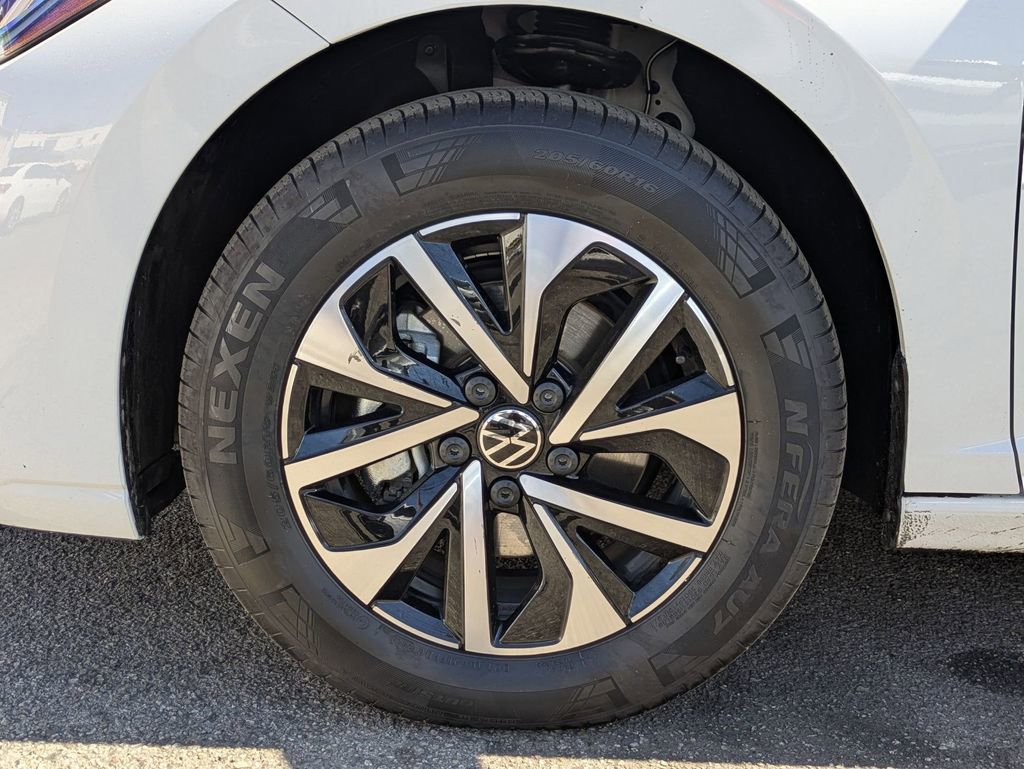 Used 2025 Volkswagen Jetta S image 31